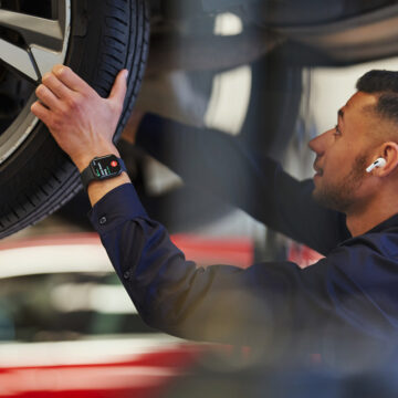 Volvo introduce gli Apple Watch in officina