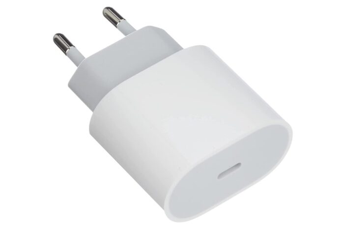 Caricabatterie Apple per iPhone in sconto 20€, affare da prendere al volo