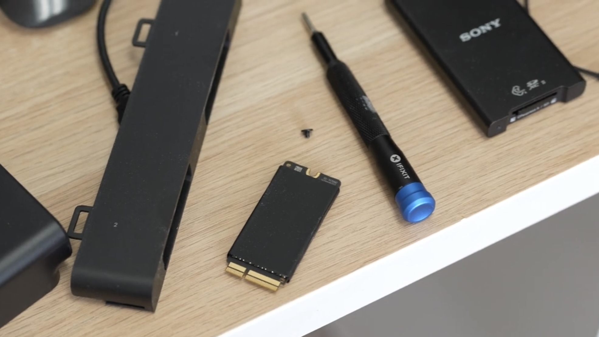 Mac Studio smontato, l’unità SSD forse è aggiornabile Mac Studio smontato, l’unità SSD forse è aggiornabile