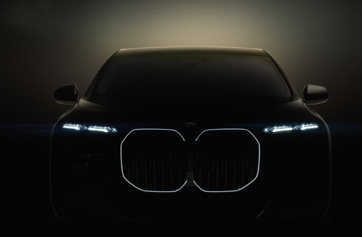BMW i7 arriverà il 20 aprile e promette 600 km di autonomia