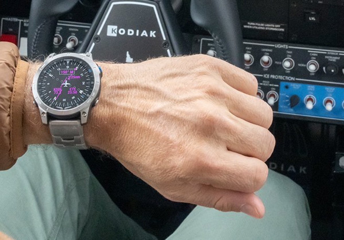 Garmin D2 Mach 1 è lo smartwatch per chi ama l’aviazione