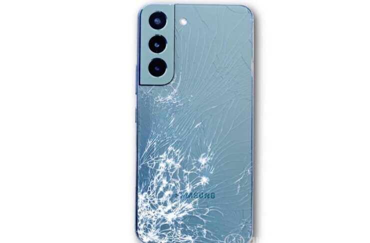 Samsung Galaxy S22 maggiormente soggetti a danneggiarsi rispetto a iPhone 13 nei drop test