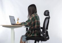 Sedia da ufficio ergonomica con poggiatesta regolabile in sconto del 63% Sedia da ufficio ergonomica con poggiatesta regolabile in sconto del 63%
