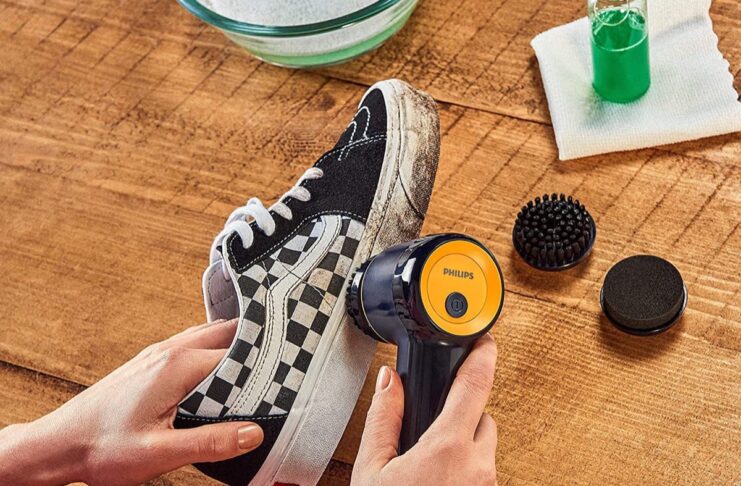 Philips presenta Sneaker Cleaner, per la pulizia delle scarpe