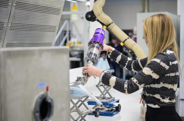 Dyson assume oltre 2000 ingegneri e specialisti