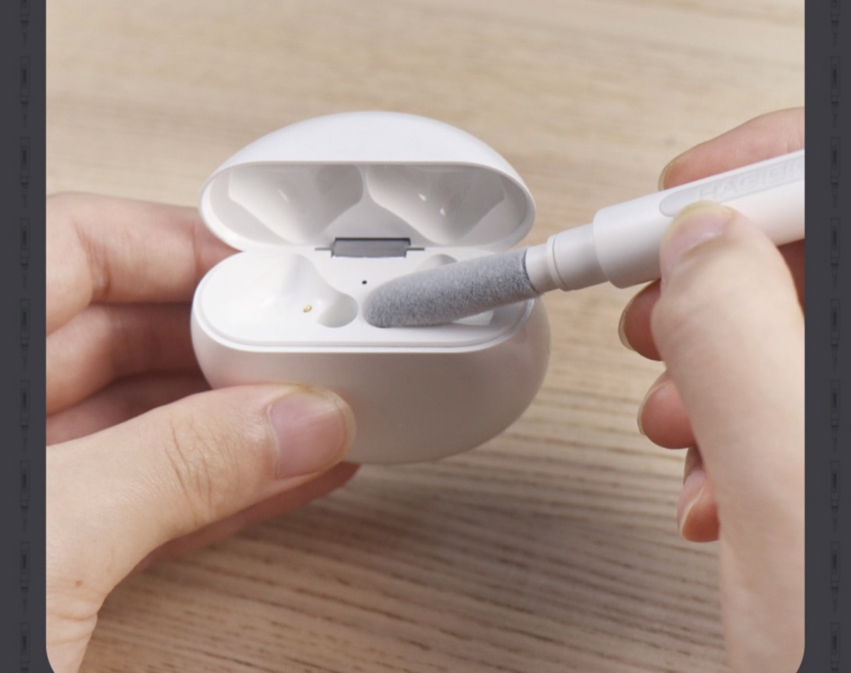 Kit pulizia Airpods e altri auricolari: in offerta a meno di 3 euro
