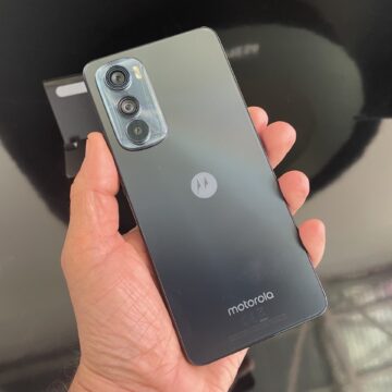 Motorola edge 30 è il terminale 5G più sottile al mondo