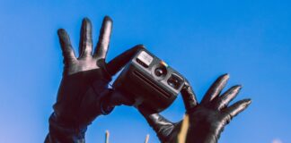 Polaroid Go, nuovi colori e accessori per la fotocamera analogica