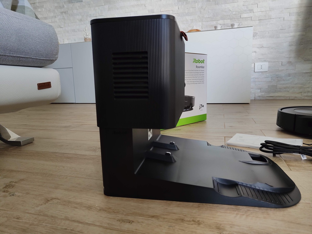 Recensione Roomba J7+, l’aspirapolvere che vede e segnala gli ostacoli