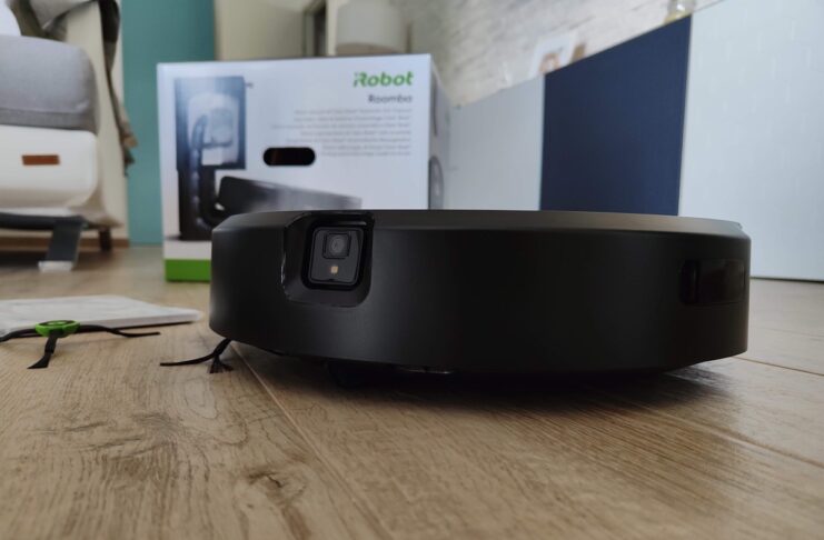 Recensione Roomba J7+, l’aspirapolvere che vede e segnala gli ostacoli