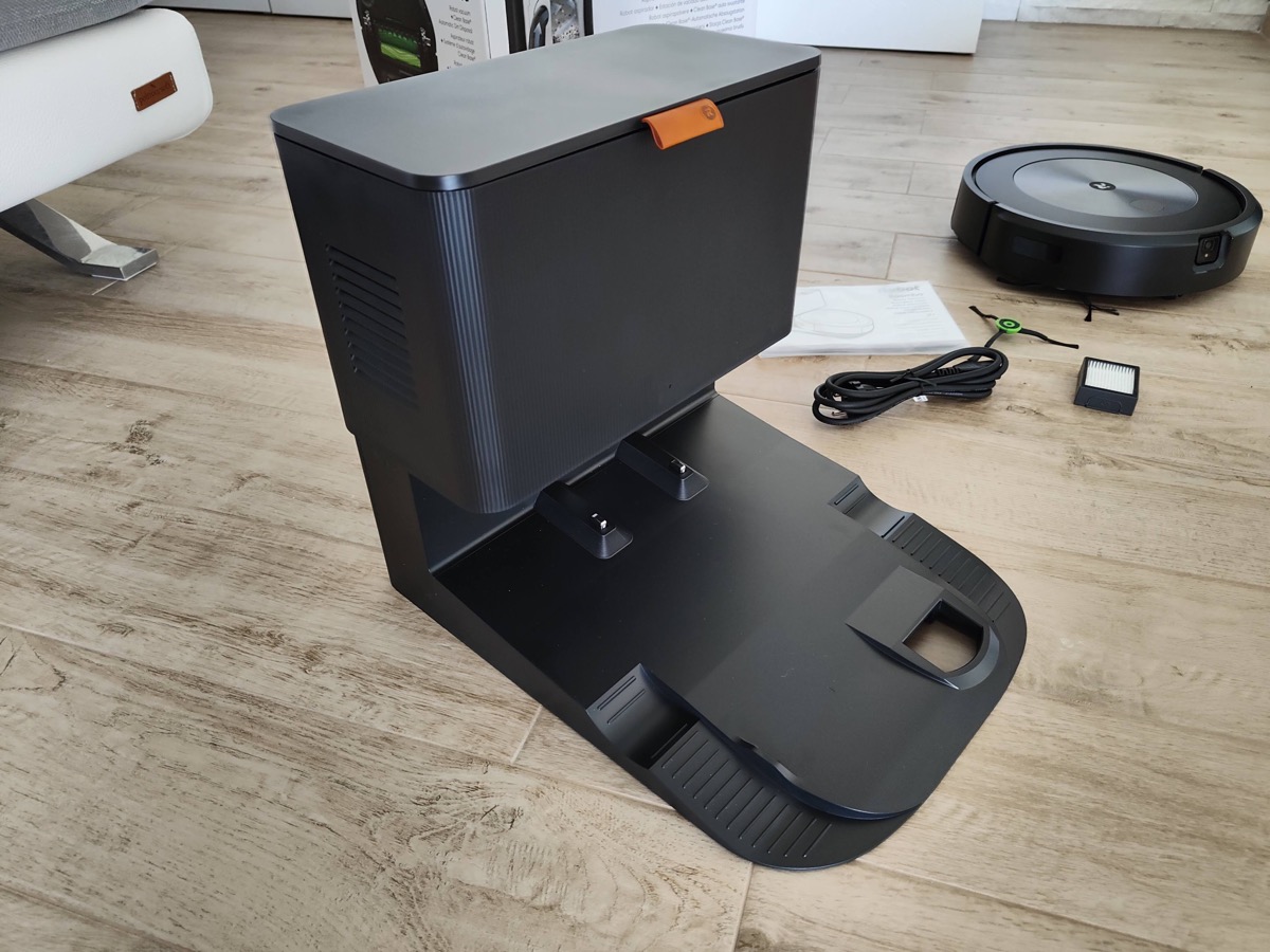 Recensione Roomba J7+, l’aspirapolvere che vede e segnala gli ostacoli