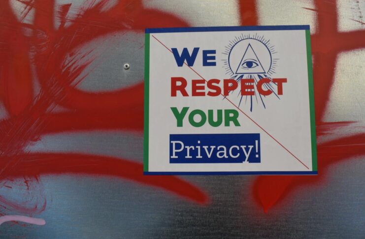 Apple e la privacy: un dialogo con i sordi