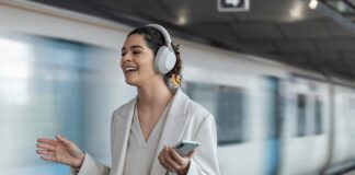Sony WH-1000XM5, nuove cuffie con sistema di eliminazione del rumore