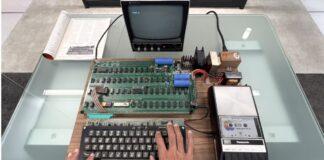 Apple I restaurato e autografato da Woz va all’asta