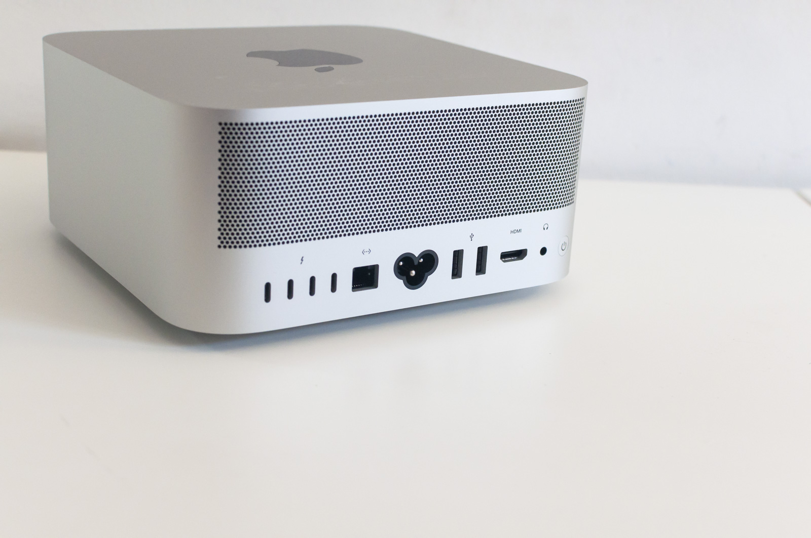 Recensione Apple MacStudio 2022: talmente potente da necessitare di una nuova scala di misura Recensione Apple MacStudio 2022: talmente potente da necessitare di una nuova scala di misura