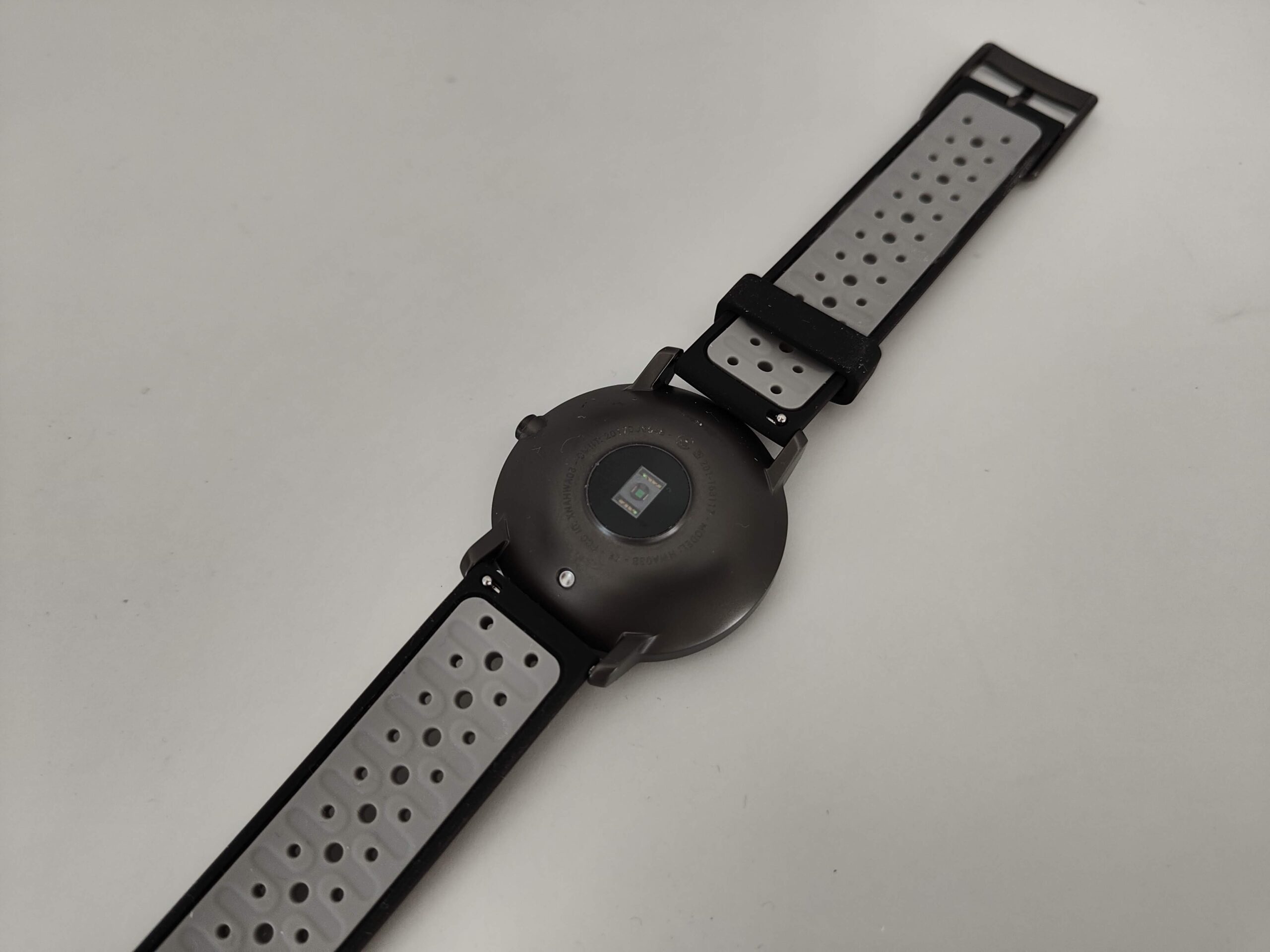 Recensione Withings Steel HR Sport, ibrido anche nell’aspetto elegante e sportivo