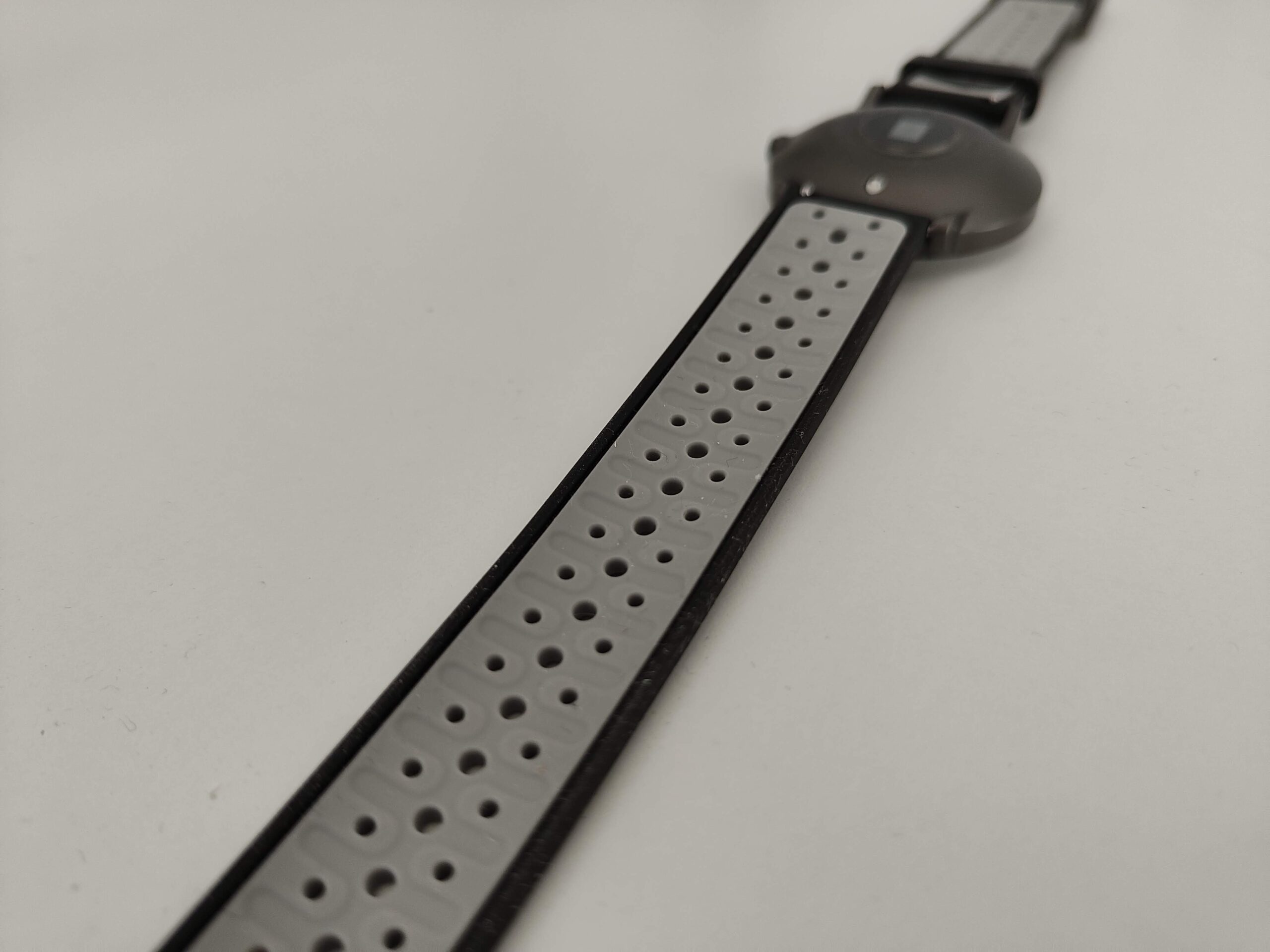 Recensione Withings Steel HR Sport, ibrido anche nell’aspetto elegante e sportivo