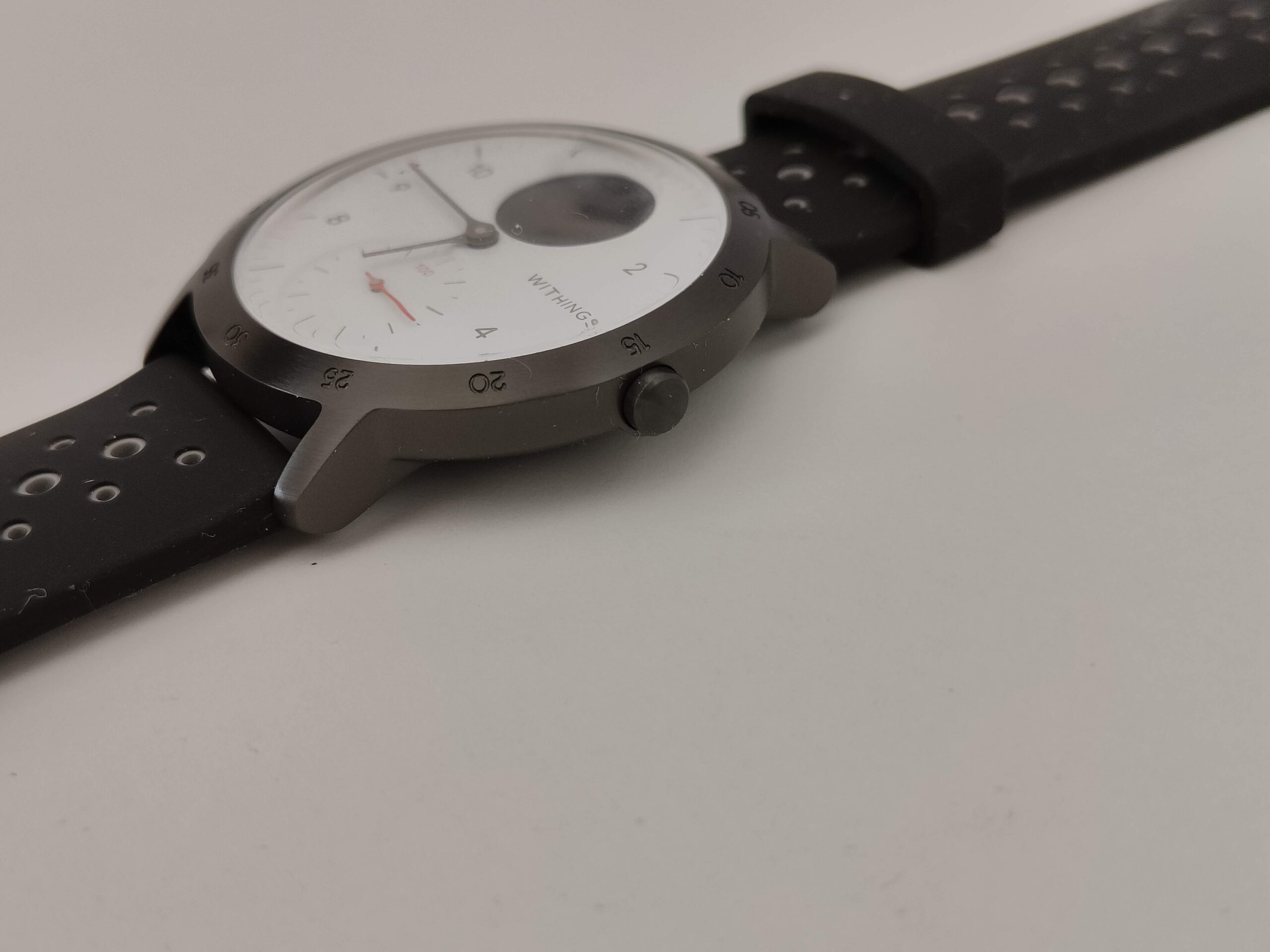 Recensione Withings Steel HR Sport, ibrido anche nell’aspetto elegante e sportivo