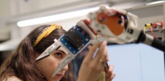 Dyson svela i prototipi dei futuri robot elettrodomestici