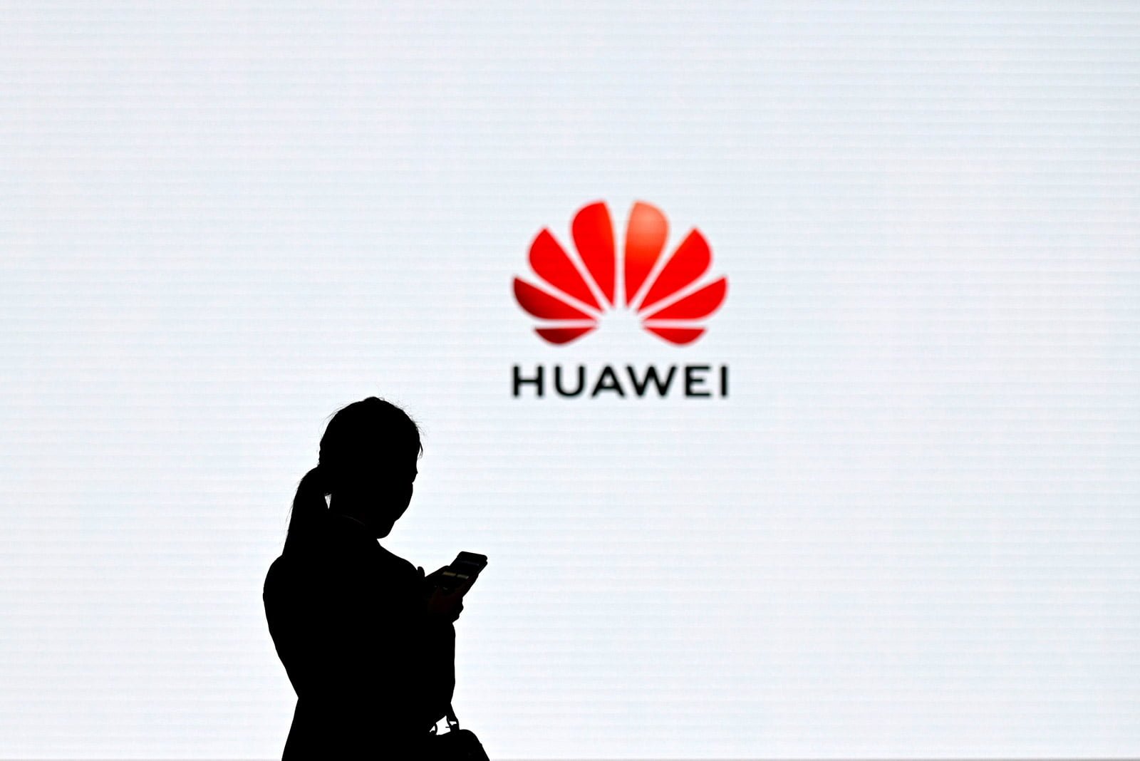 Huawei supera il blocco USA cambiando 17.000 componenti