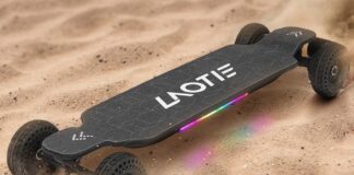 Lo skateboard elettrico LAOTIE a doppio motore in offerta a 530 euro