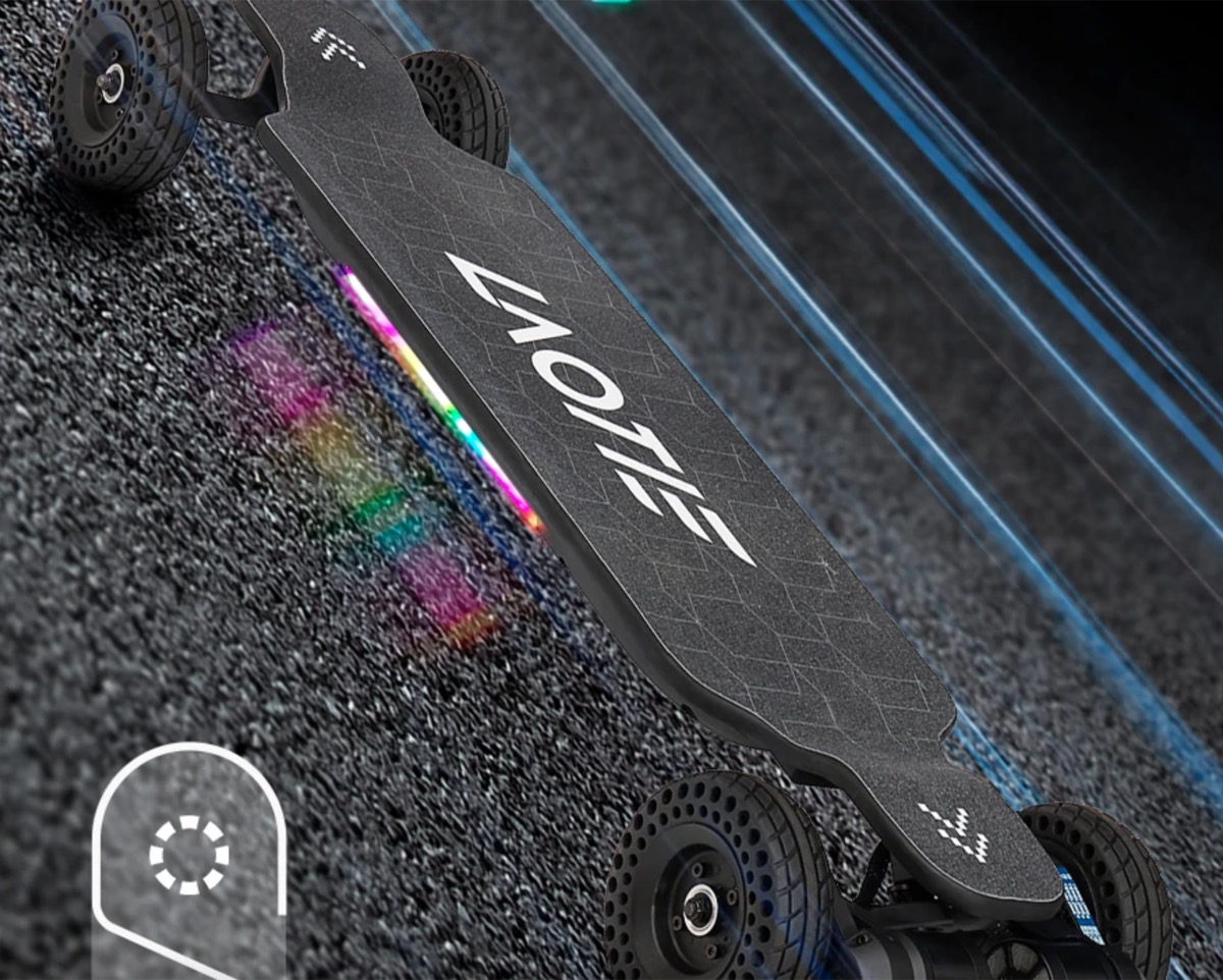 Lo skateboard elettrico LAOTIE a doppio motore in offerta a 530 euro Lo skateboard elettrico LAOTIE a doppio motore in offerta a 530 euro