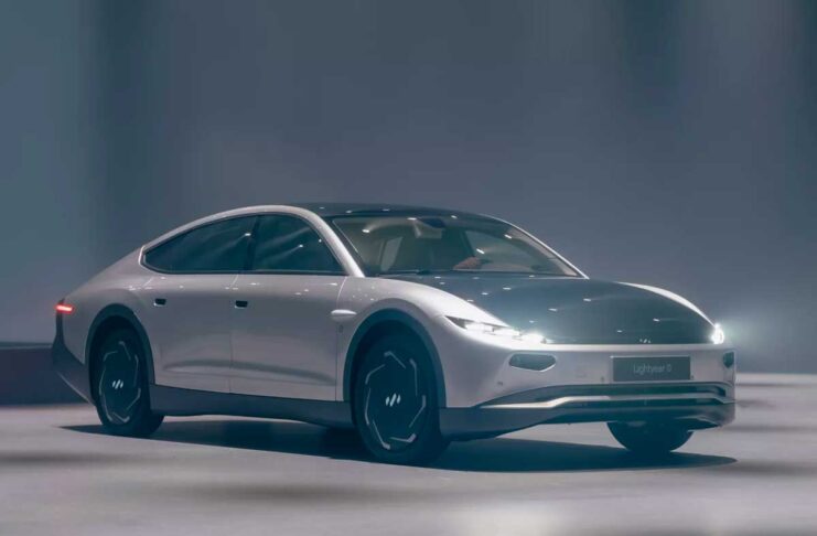 Presto in produzione Lightyear 0, l’auto a pannelli solari