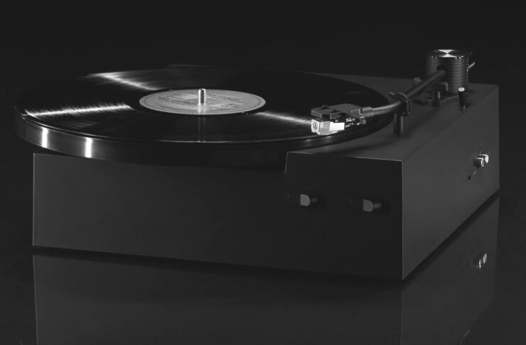 IKEA torna a giradischi e vinile con Swedish House Mafia