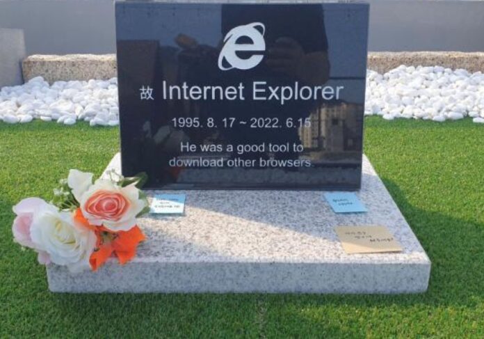 Internet Explorer è morto e qualcuno gli ha fatto la lapide