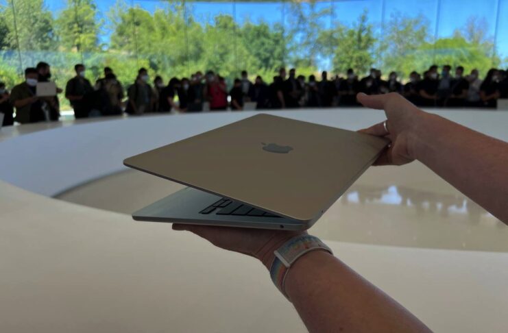 MacBook Air 2022 con M2, i dettagli di design del superleggero Apple