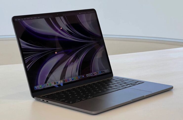 Apple svela il nuovo MacBook Air 2022 con chip M2, la galleria fotografica dal vivo