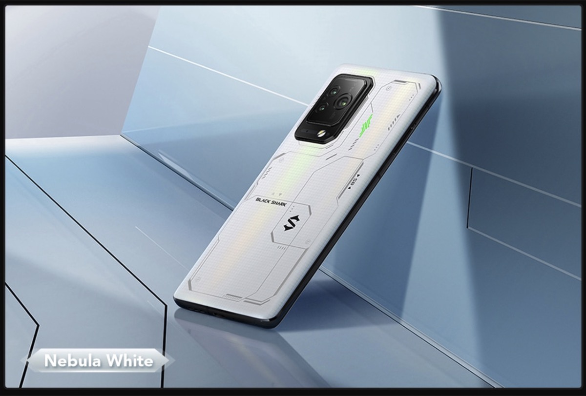 Black Shark 5 Pro: il sogno per il gaming mobile in offerta lancio a 777 euro Black Shark 5 Pro: il sogno per il gaming mobile in offerta lancio a 777 euro