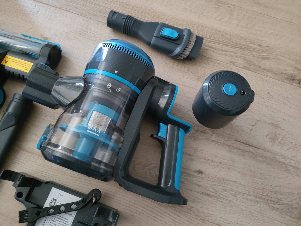 Recensione aspirapolvere verticale Lubluelu, tra le più economiche