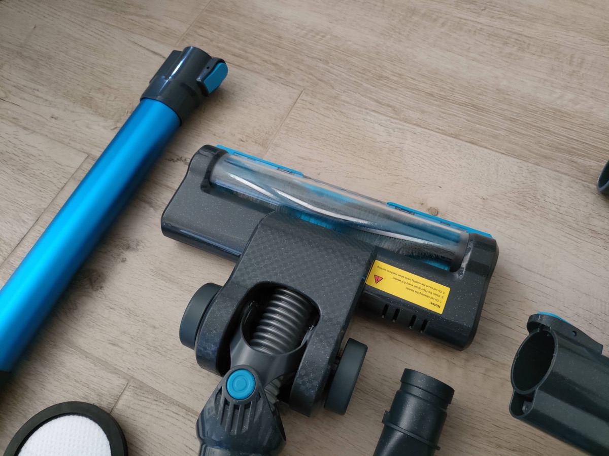 Recensione aspirapolvere verticale Lubluelu, tra le più economiche