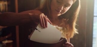 I proiettori portatili XGIMI Plus e il leggerissimo Elfin da zaino pronti per l’estate