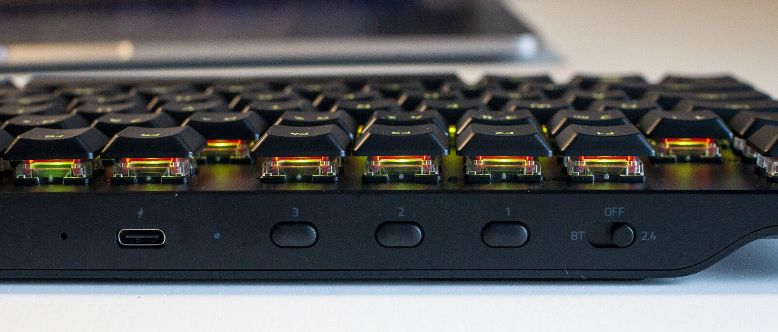 Recensione Razer Deathstalker V2 Pro: tastiera laser che sfida il mondo meccanico
