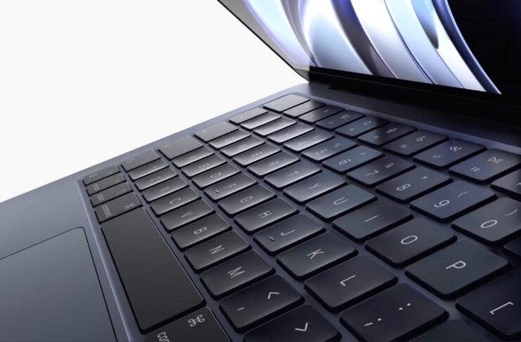 MacBook Air M2 tinta mezzanotte, le spedizioni slittano