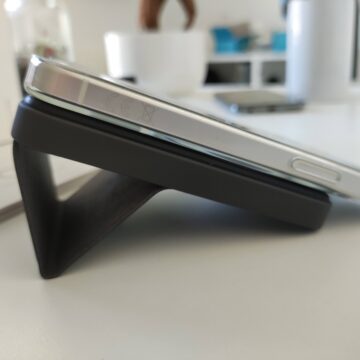 Recensione Anker 622, la batteria magnetica che regge in piedi l’iPhone