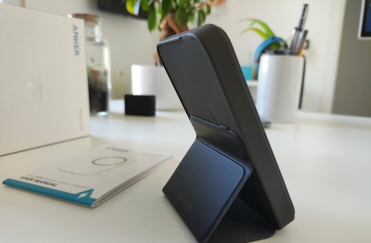 Recensione Anker 622, la batteria magnetica che regge in piedi l’iPhone