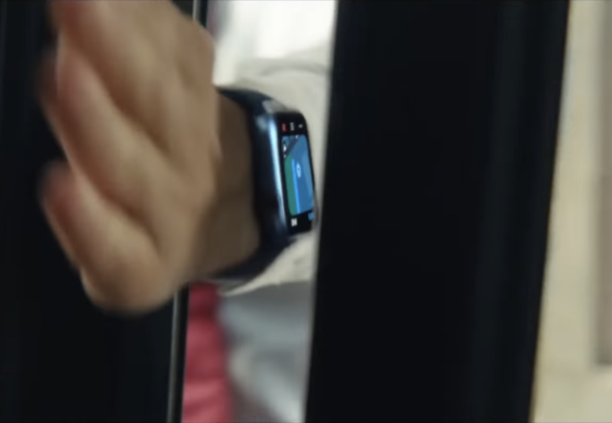 Apple sfoggia la resistenza di Apple Watch 7 nello spot