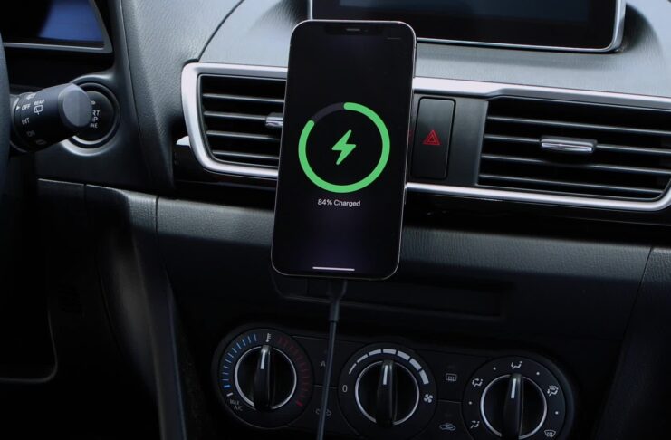I cinque migliori supporti da auto compatibili Magsafe