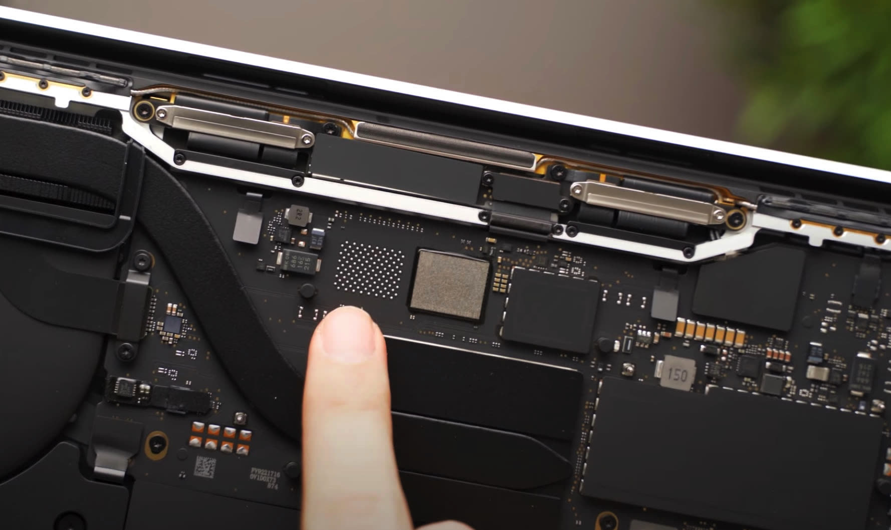 L’SSD del MacBook Air base con M2 più lento del precedente modello