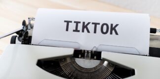 Da TikTok al libro passando per gli influencer, le letture al tempo del BookTok