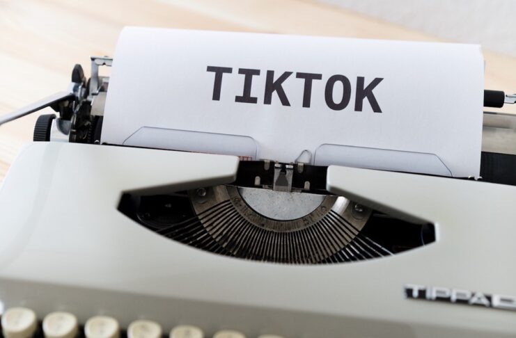 Da TikTok al libro passando per gli influencer, le letture al tempo del BookTok