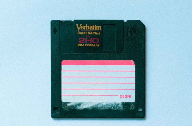 In Giappone vogliono mettere fine ai… floppy disk