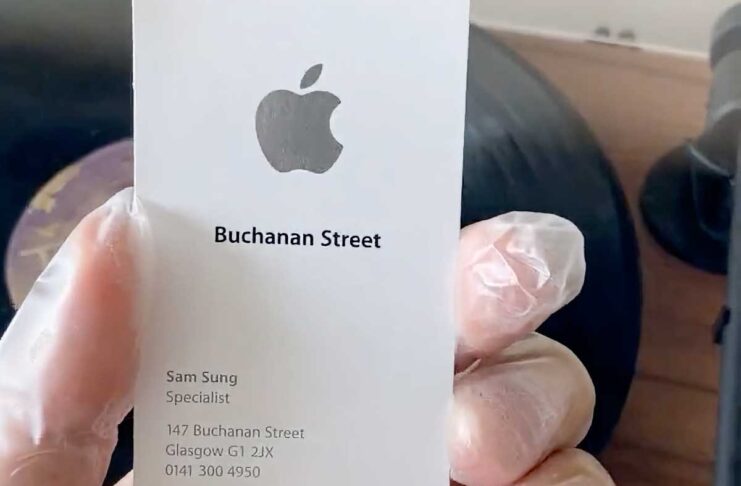 Il sig. Sam Sung (ex Apple) mette all’asta un biglietto da visita