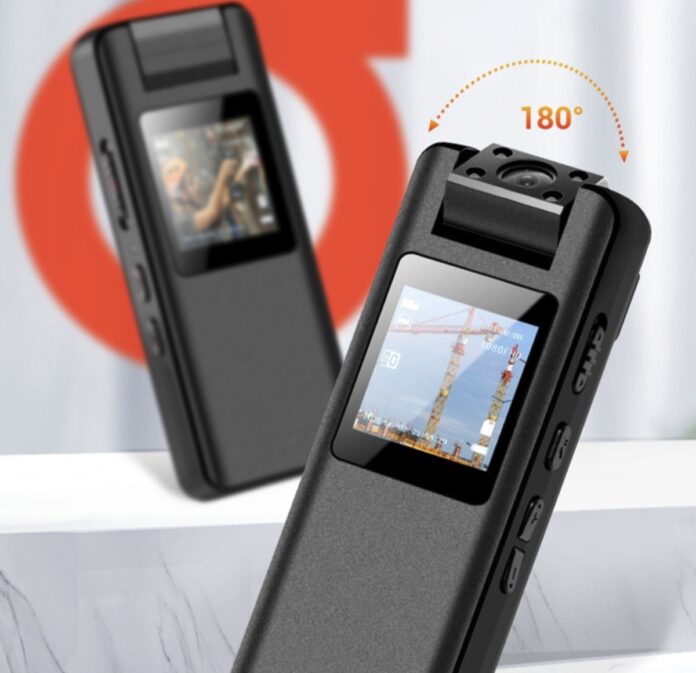 A22, la body cam magnetica in offerta a 45 euro