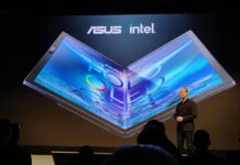 a IFA 2022 il notebook ASUS Zenbook 17 Fold OLED, le foto