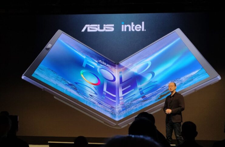 a IFA 2022 il notebook ASUS Zenbook 17 Fold OLED, le foto