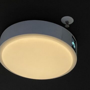 XGIMI Magic Lamp e il videoproiettore scompare nella lampada a soffitto